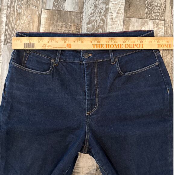 Talbots Straight Leg High Rise Jeans Sz 12 Dark Wash Denim Basic Stretch Casual - Picture 8 of 8